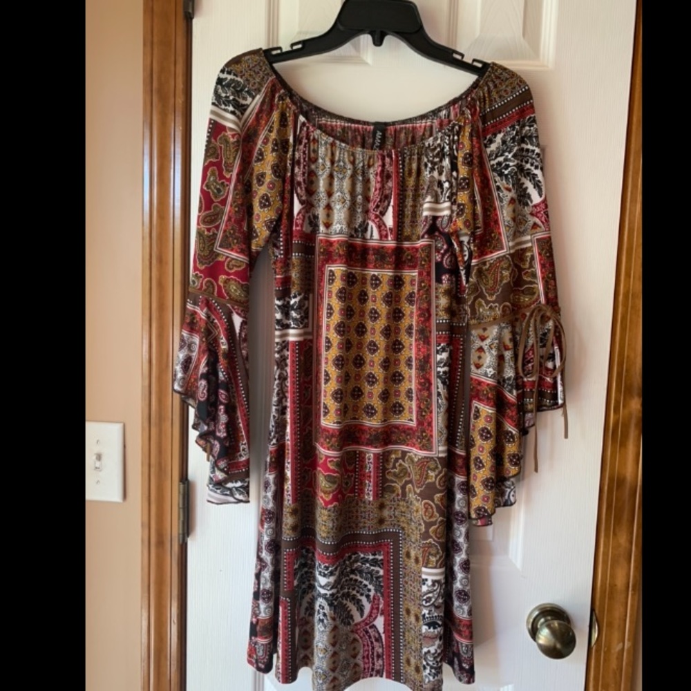 Fall colors, flare sleeves dress. Med. Cute/Comfy